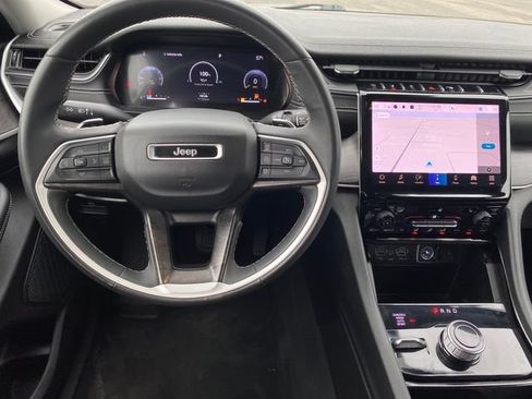 Used 2023 Jeep Grand Cherokee Limited AWD/4WD image 7