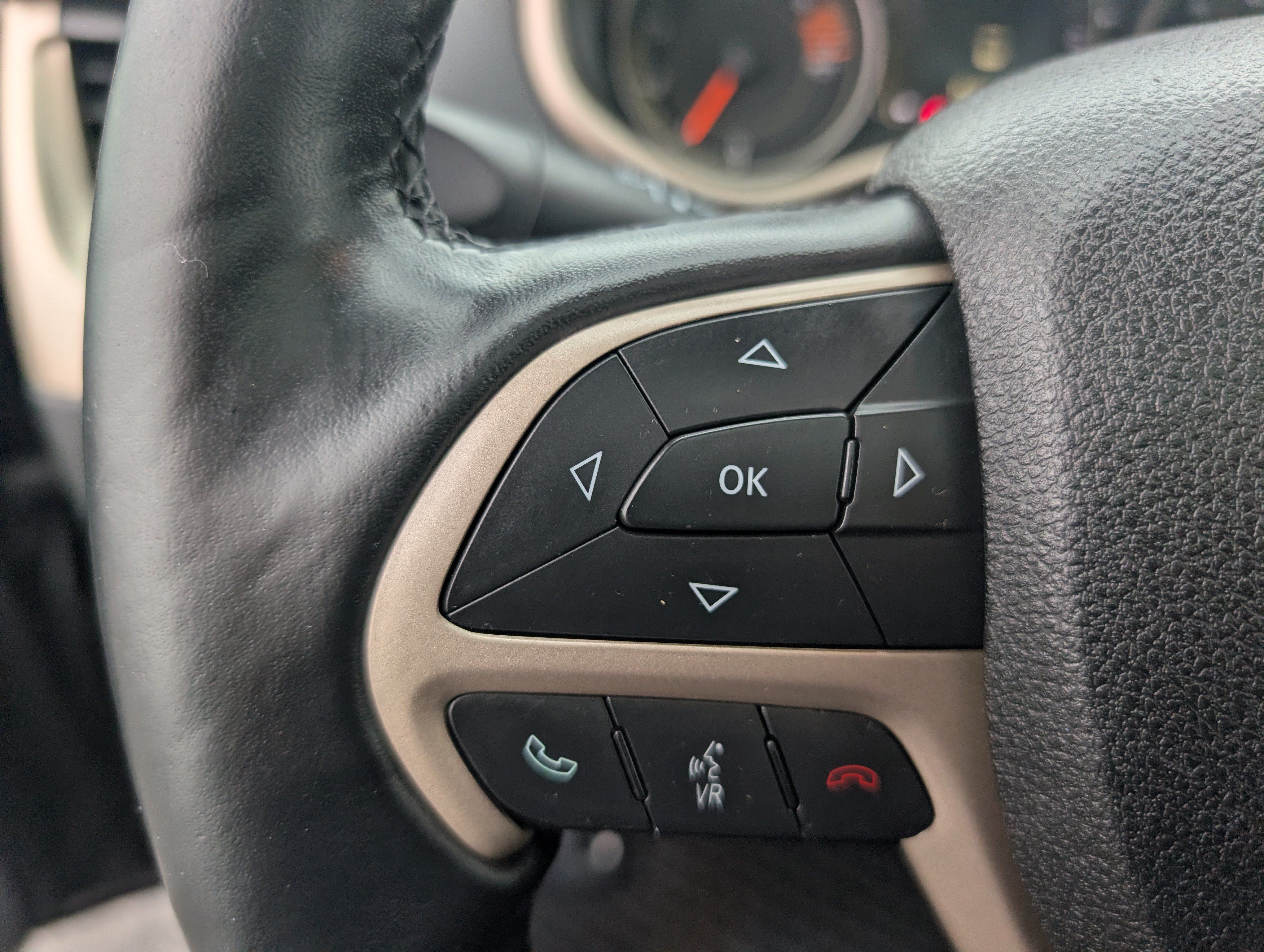 Used 2016 Jeep Cherokee 75th Anniversary FWD image 15
