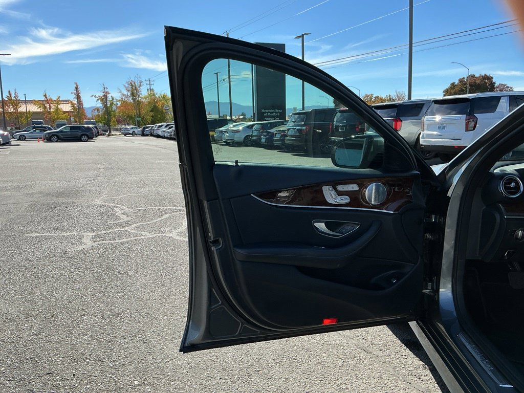 Used 2017 Mercedes-Benz E 300 4MATIC image 15