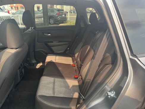 Used 2025 Nissan Rogue SV image 28