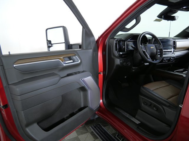 Used 2025 Chevrolet Silverado 3500 High Country w/ Technology Package AWD/4WD image 17