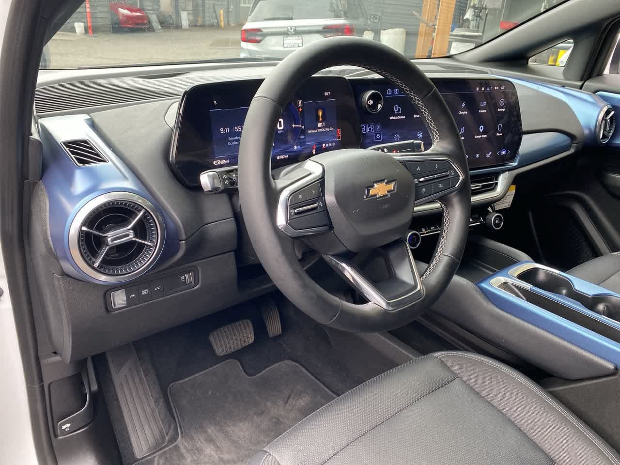 Used 2024 Chevrolet Equinox EV LT AWD/4WD image 2
