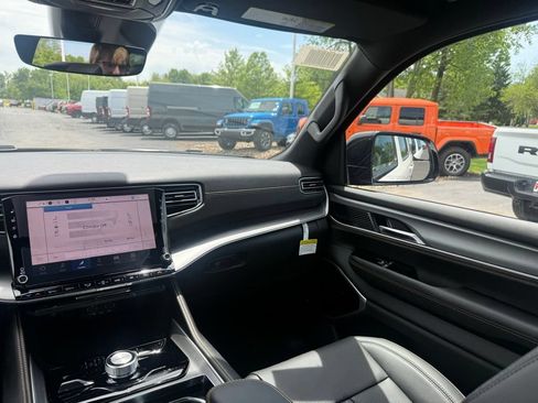 New 2026 Jeep Grand Wagoneer 4WD image 37