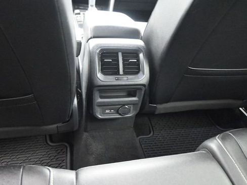 Used 2023 Volkswagen Tiguan SE FWD image 18