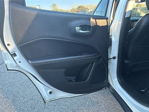 Used 2018 Jeep Compass Latitude w/ Cold Weather Group image 20