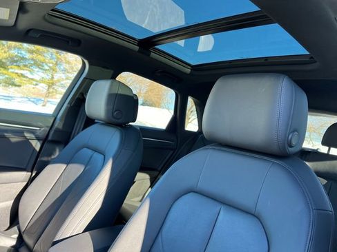 Used 2025 Audi Q3 2.0T Premium image 17