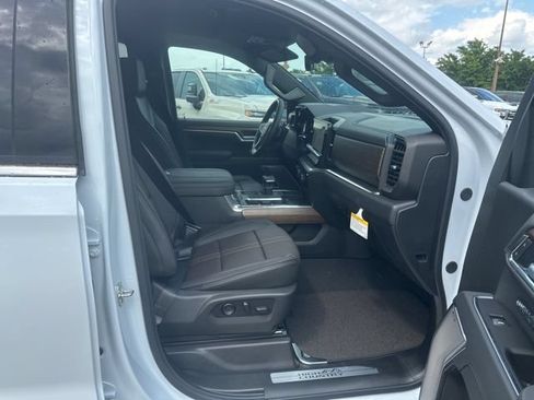 New 2026 Chevrolet Silverado 1500 High Country w/ Technology Package AWD/4WD image 32