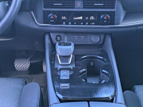 Used 2024 Nissan Rogue SV FWD image 25