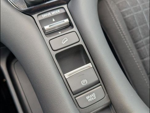 New 2026 Honda HR-V LX image 9