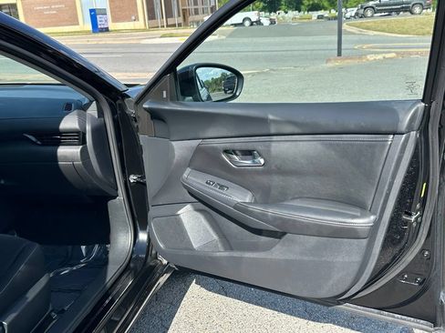 Used 2025 Nissan Sentra SV FWD image 16