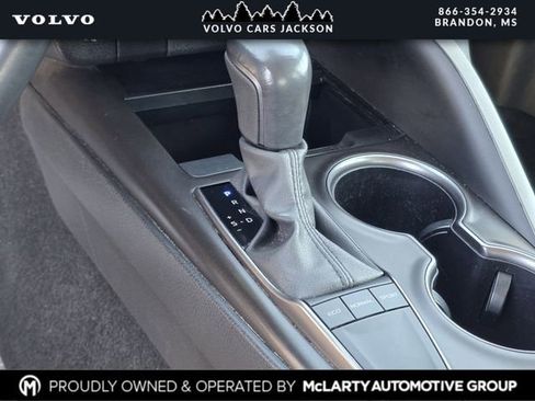 Used 2024 Toyota Camry SE image 18