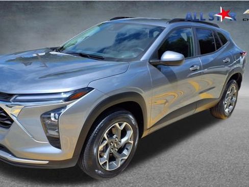 Used 2024 Chevrolet Trax LT w/ Driver Confidence Package FWD image 1