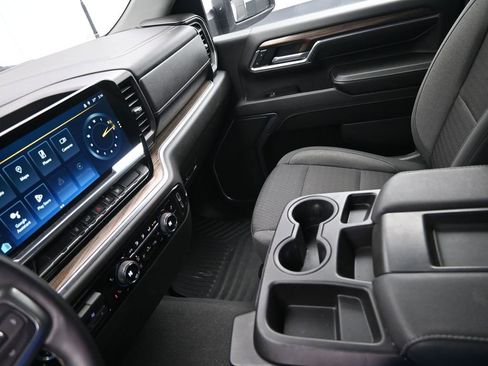 Used 2024 Chevrolet Silverado 2500 LT w/ Convenience Package image 19