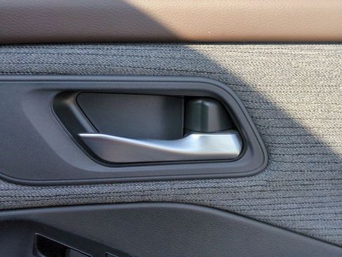 Certified 2023 Nissan Rogue SV FWD image 40