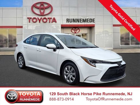 Used 2025 Toyota Corolla LE FWD image 1