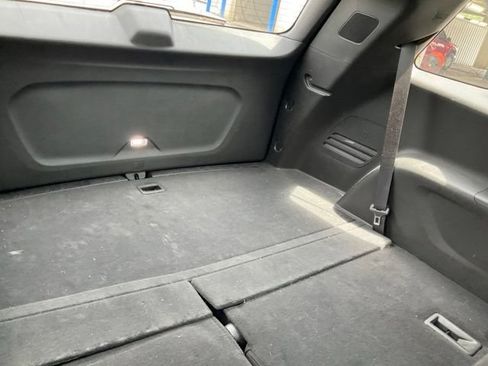 Used 2023 Chevrolet Traverse LT FWD image 9