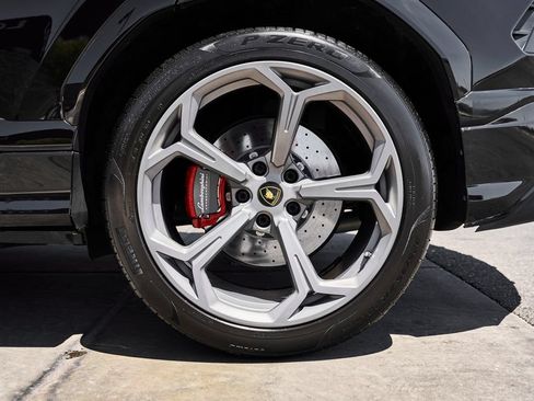 Used 2022 Lamborghini Urus AWD/4WD image 19