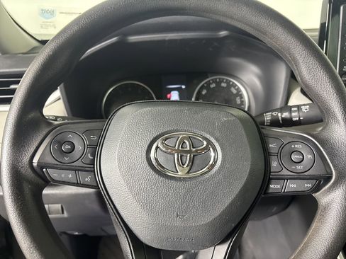 Used 2022 Toyota RAV4 XLE FWD image 10
