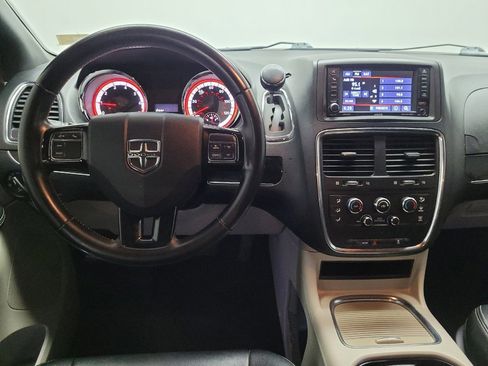 Used 2018 Dodge Grand Caravan SXT image 22