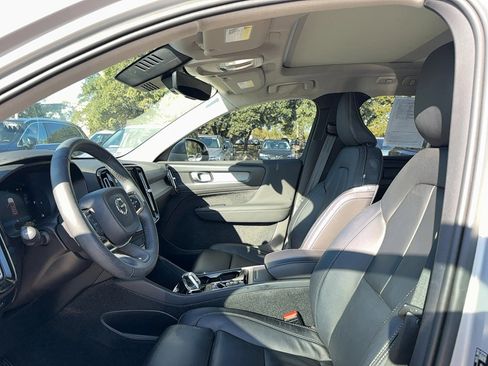 Used 2023 Volvo XC40 B5 Plus w/ Protection Package Premier image 11