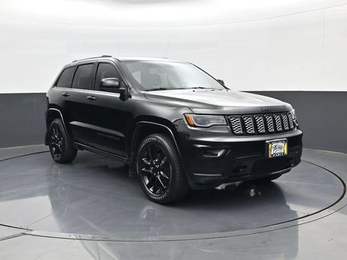 Used 2020 Jeep Grand Cherokee Altitude AWD/4WD image 3