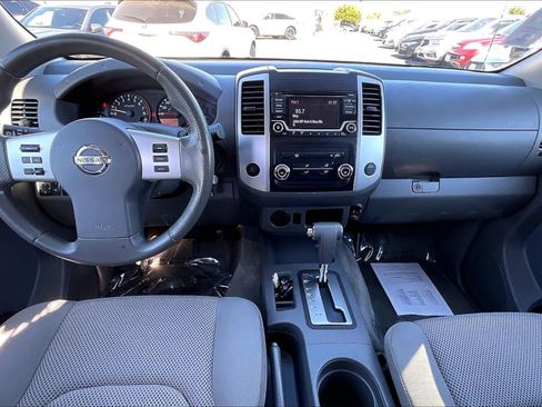 Used 2017 Nissan Frontier SV image 11