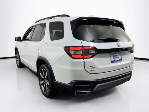 Used 2023 Honda Pilot Touring image 7
