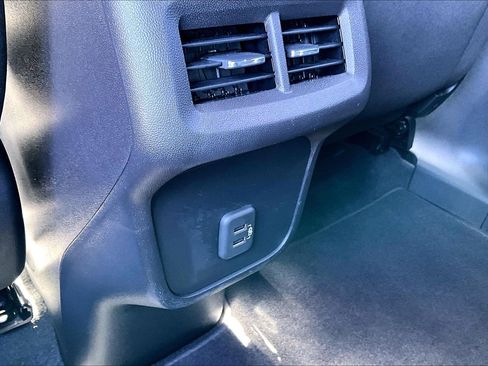 Certified 2024 Chevrolet Equinox LT FWD image 11