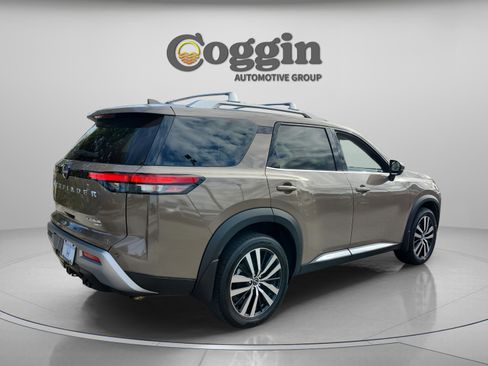 Used 2023 Nissan Pathfinder Platinum image 6