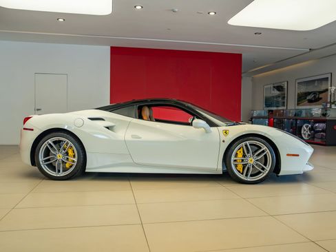 Certified 2016 Ferrari 488 GTB RWD image 7