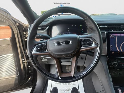 Used 2023 Jeep Grand Cherokee Summit w/ High Altitude Package AWD/4WD image 11