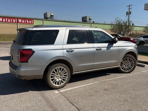 Used 2024 Ford Expedition Limited image 8
