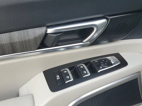 Certified 2023 Kia Telluride EX w/ EX Captain's Chair Package FWD image 18
