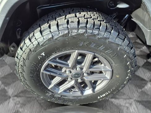 Used 2025 Jeep Wrangler Sport S image 18