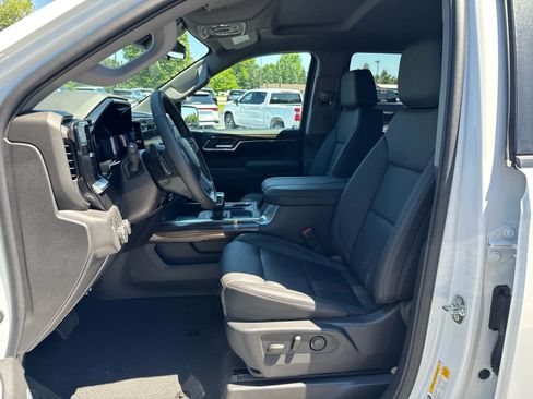 Used 2026 Chevrolet Silverado 1500 LT Trail Boss w/ LT Trail Boss Premium Package AWD/4WD image 17