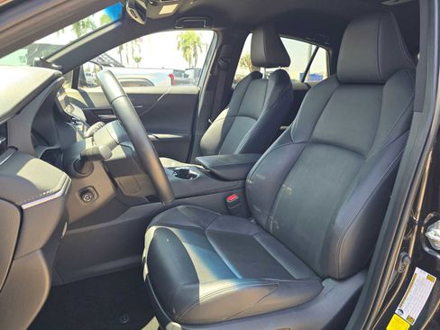 Used 2024 Toyota Venza XLE AWD/4WD image 23