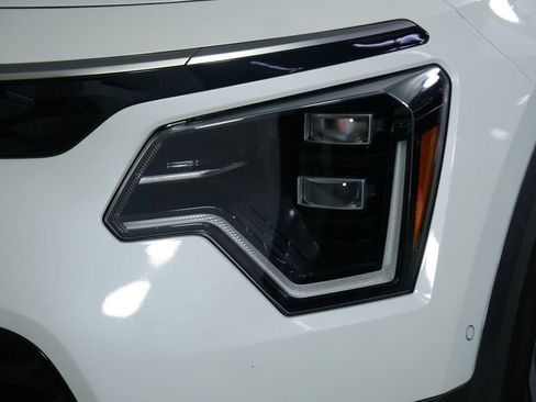 Used 2024 Kia Niro Wave w/ Wave Preserve Package FWD image 15