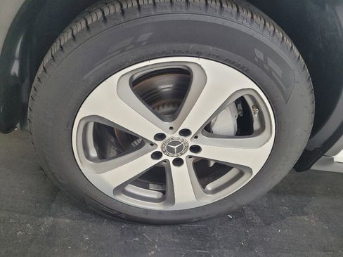 Used 2019 Mercedes-Benz GLC 300 w/ Premium Package image 31