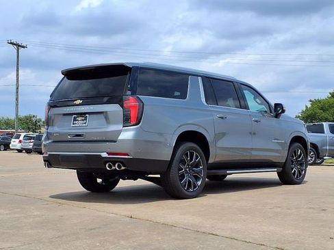 New 2025 Chevrolet Suburban Premier image 4