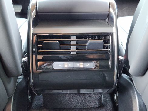 Used 2025 Land Rover Range Rover Sport SE AWD/4WD image 30