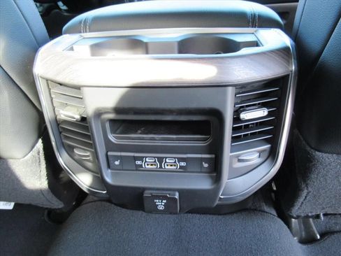 New 2026 RAM 2500 Laramie AWD/4WD image 16