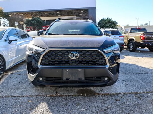 Used 2024 Toyota Corolla Cross XLE w/ Convenience Package image 4