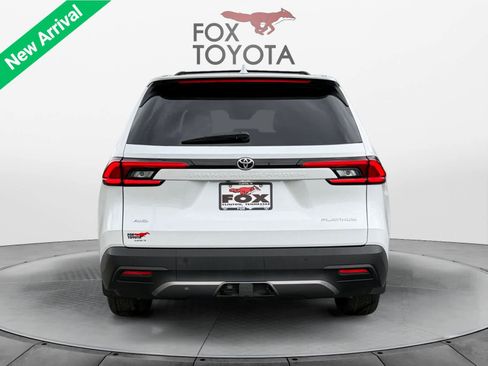 Used 2024 Toyota Grand Highlander AWD image 5