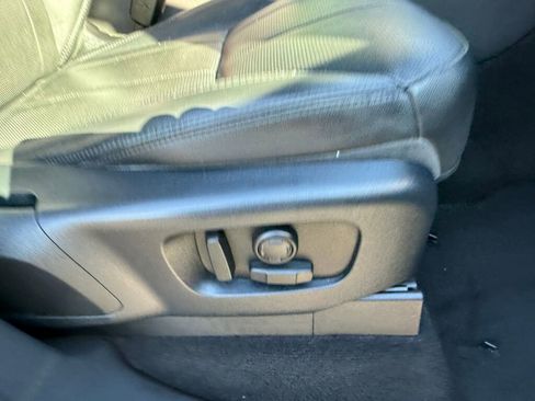 Used 2020 Land Rover Discovery SE image 29