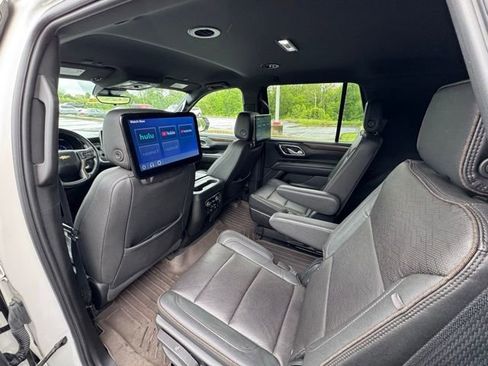 Used 2023 Chevrolet Tahoe High Country AWD/4WD image 15