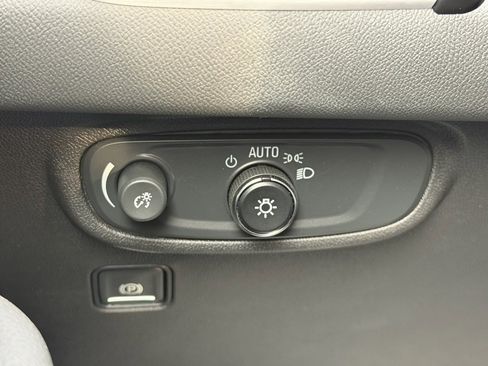 Used 2023 GMC Terrain SLE image 23