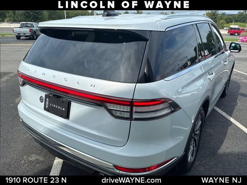 Certified 2025 Lincoln Aviator AWD image 8