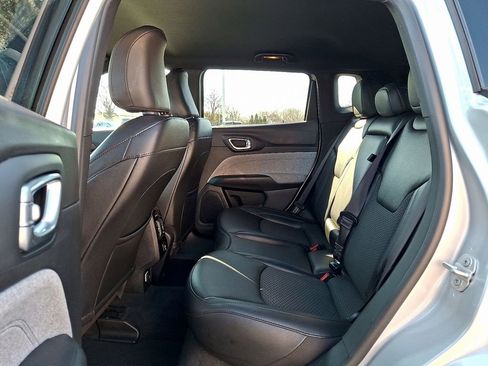 Used 2024 Jeep Compass Latitude image 10