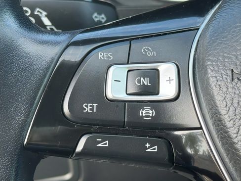 Used 2019 Volkswagen Tiguan SE image 21