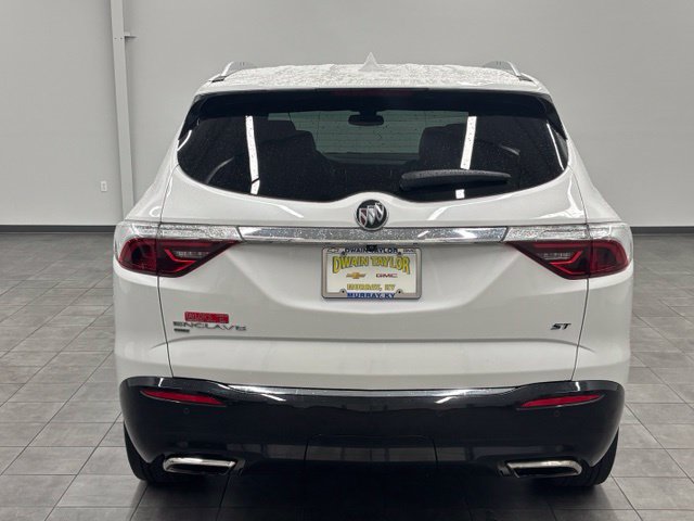 Used 2024 Buick Enclave Essence w/ Sport Touring Edition AWD/4WD image 3